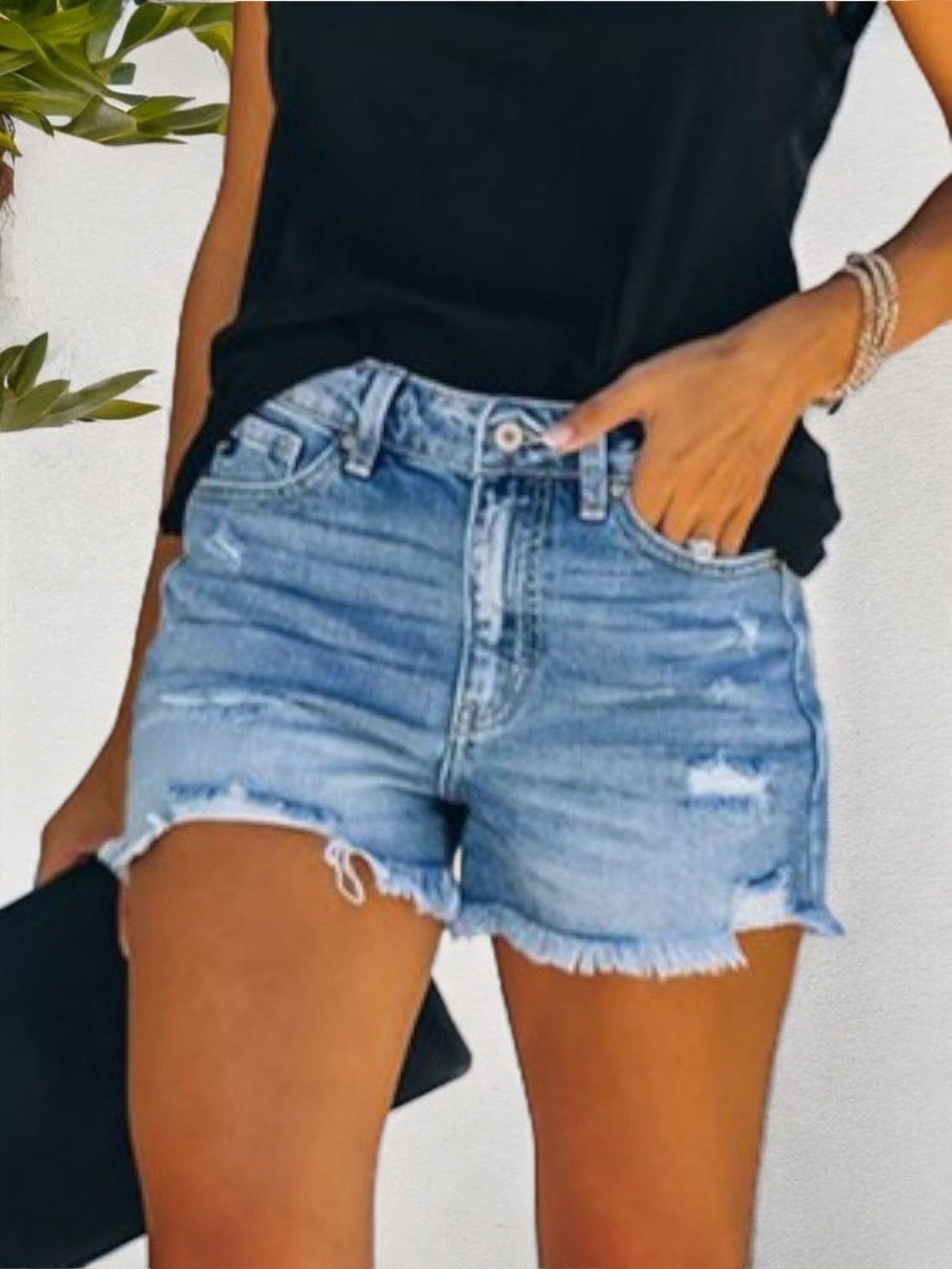 Women's Distressed Denim Shorts with Frayed Hem and Classic Five-Pocket Design
